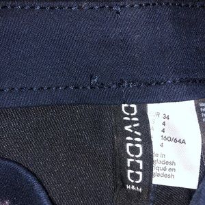 H&M Pants - H&M Navy skinny ankle pants H&M Pants - H&M Navy skinny ankle pants